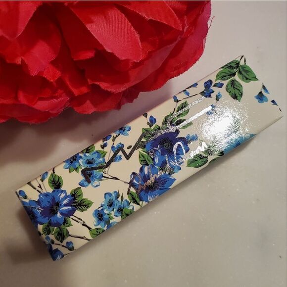 MAC Limited Edition Richard Quinn Lipstick in Vamp-Tastic - Picture 11 of 15